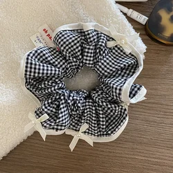Elegant Black and White Plaid Scrunchie Hair Accessory (Pearl White)