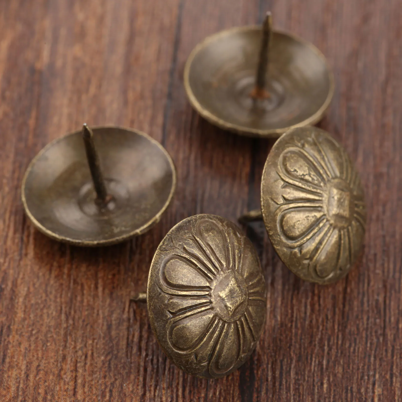 100pcs Antico Bronzo Quadrato Tappezzeria Unghie Tack BORCHIE - Foto 8