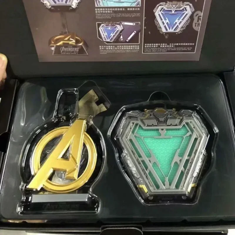 アベンジャーズ MK50 バスト LEDライト付き アベンジャーズ MK50 バスト LEDライト付き アート・写真