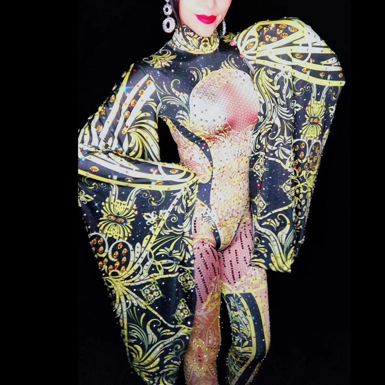 Рисунок 6 - Женский комбинезон золотистого цвета