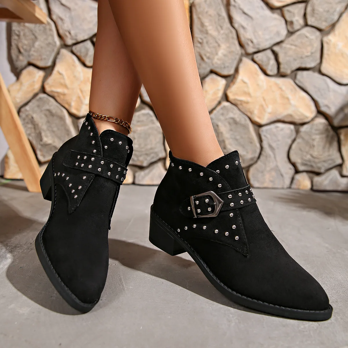 Dames moto laarzen van suède in punk stijl met studs en hak_voghion.com