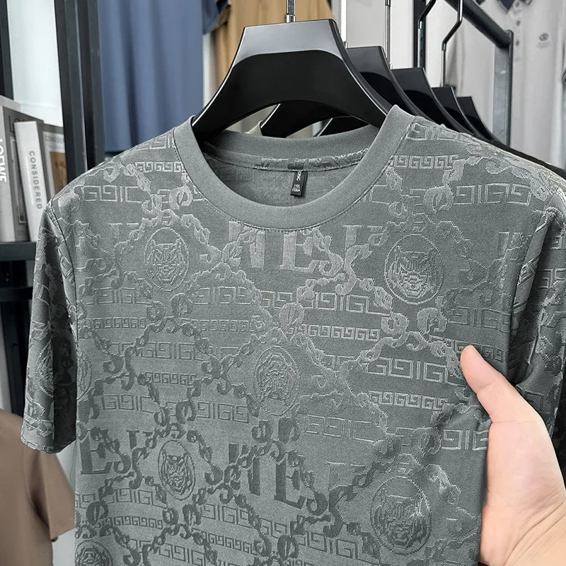 Herren-Oberteil aus dünnem Eisseide-Mesh mit kurzem Arm, durchgehendem Kettenmuster-Jacquard, schmalem, elastischem Rundhalsausschnitt, für Business, Alltag und Freizeit.