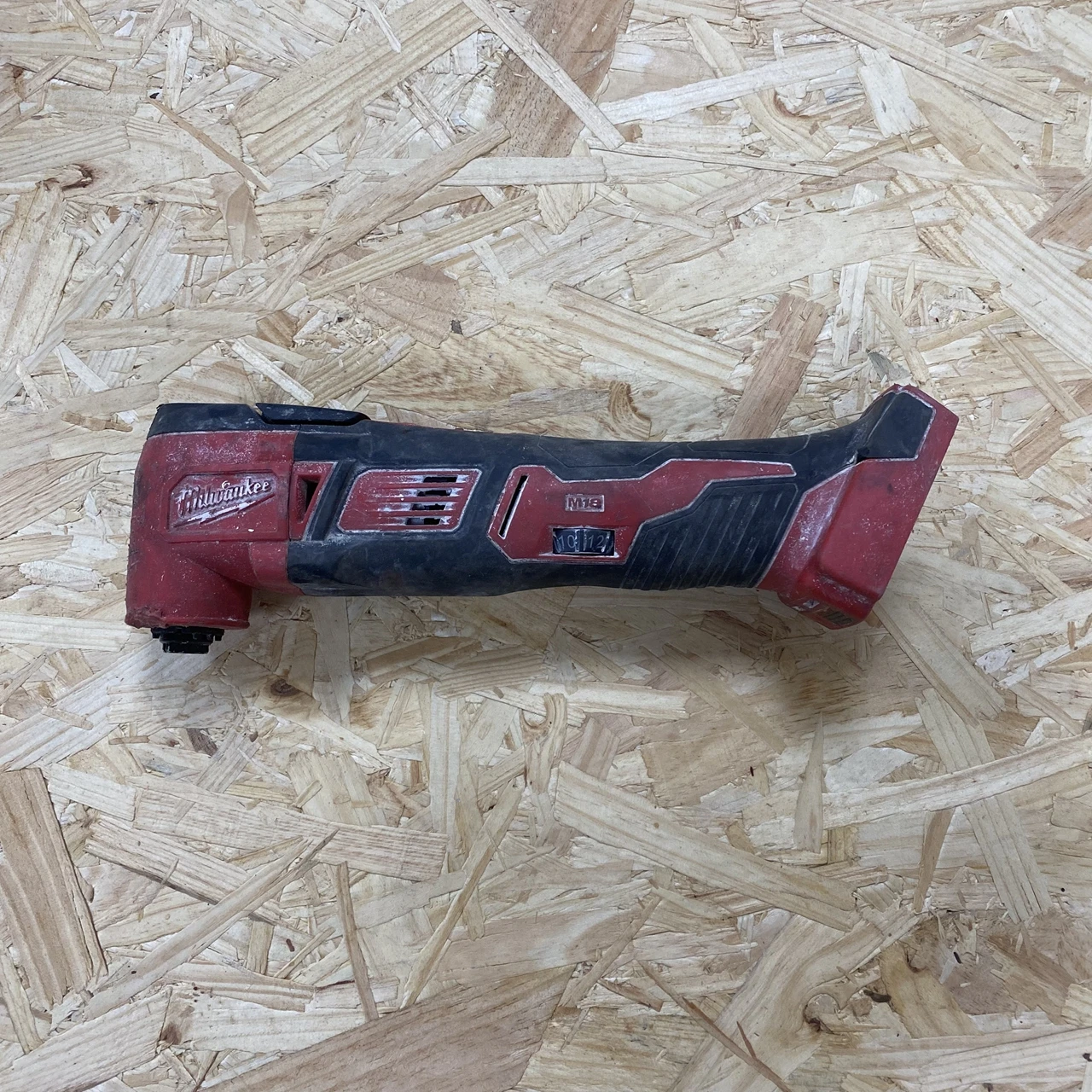 Акумуляторна багатофункціональна машина Milwaukee M18 tool універсальна різальна машина, б/у, тільки корпус