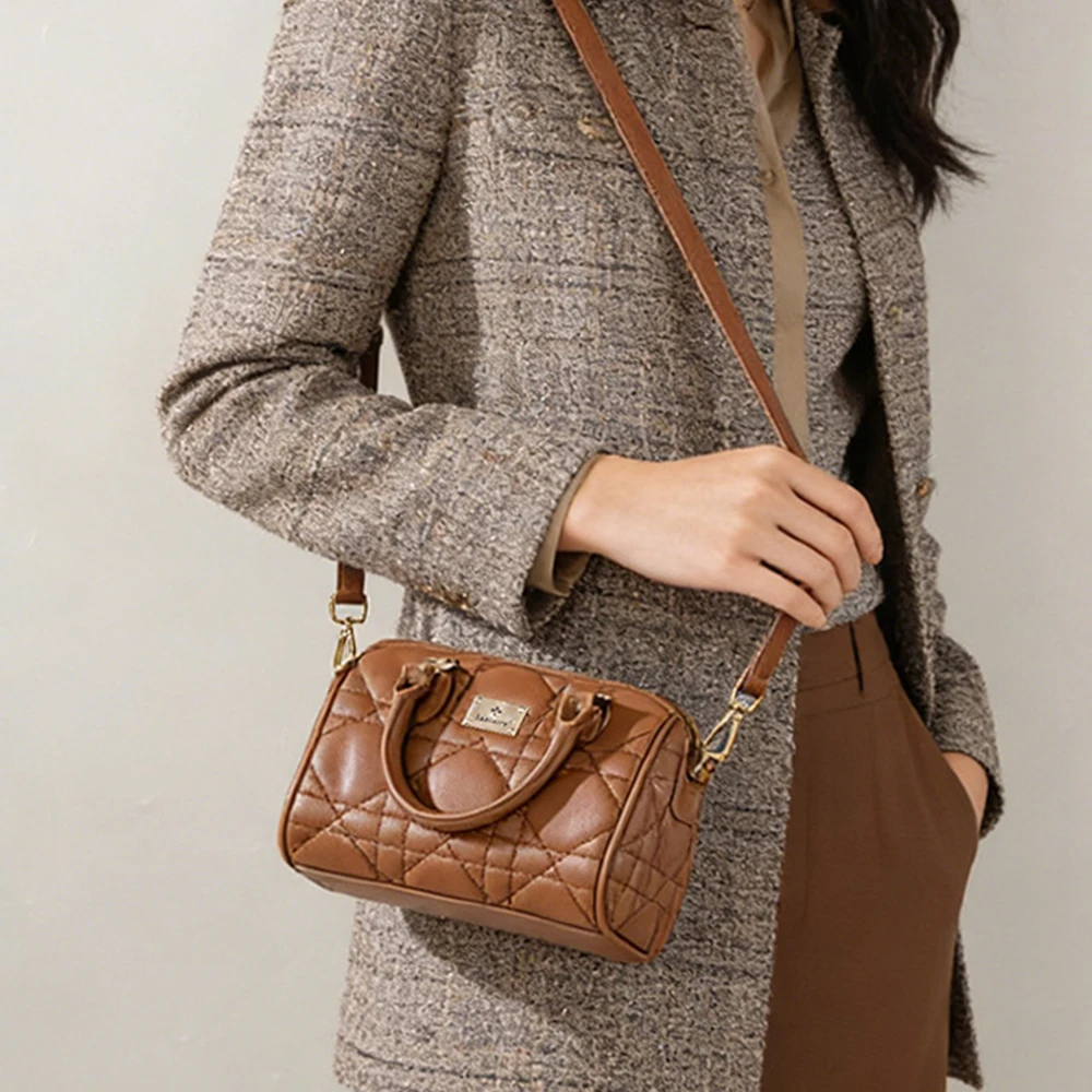 1Pcs Women's Small Handbag Mini Quilted Crossbody Bag with Detachable Shoulder Strap Suitable for Daily Use and a Great Gift Choice