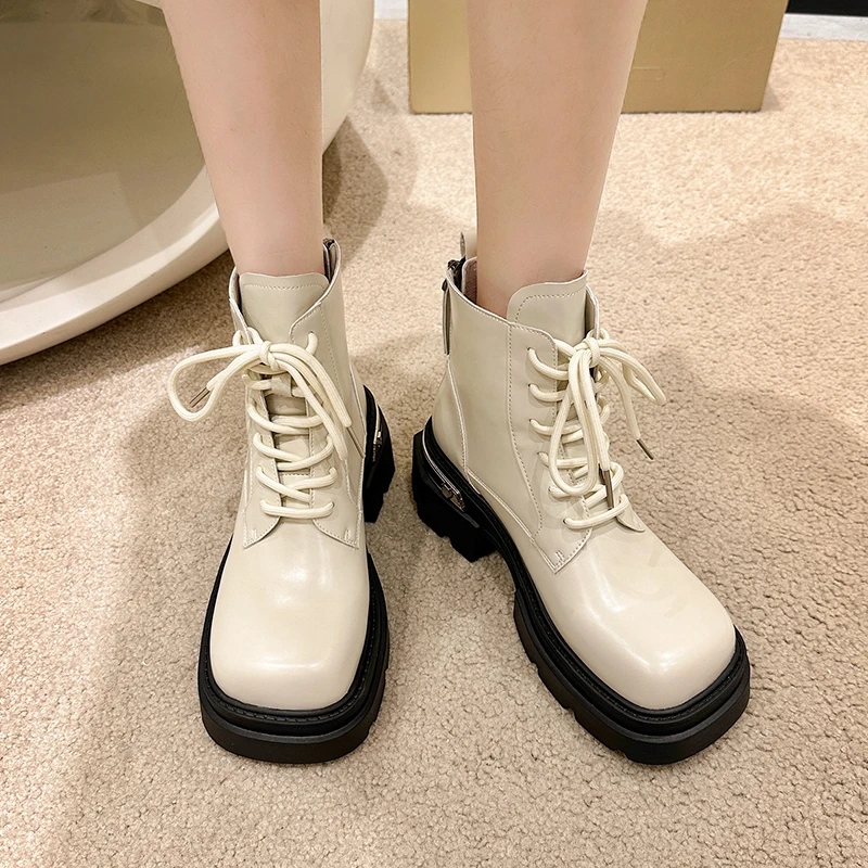 

Женские брендовые ботинки с перекрестной шнуровкой, модные повседневные ботинки с металлическим украшением, женские ботильоны с круглым носком, Лидер продаж 2023