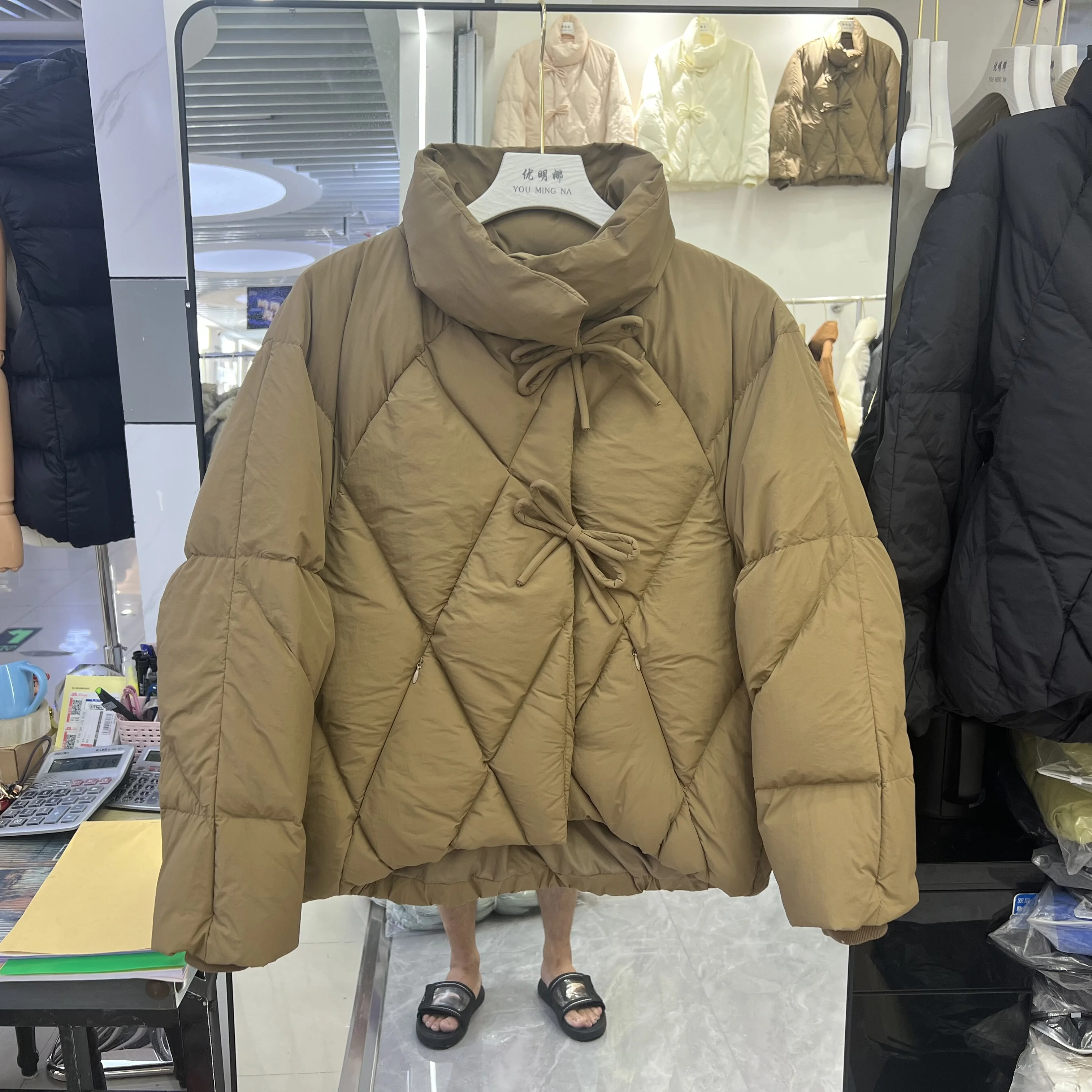 

2023 Winter New Down Jacket Women's Stand Collar Bow Diamond Lattice Thickened Long Sleeve Casual Warm White Duck Down Coat L355