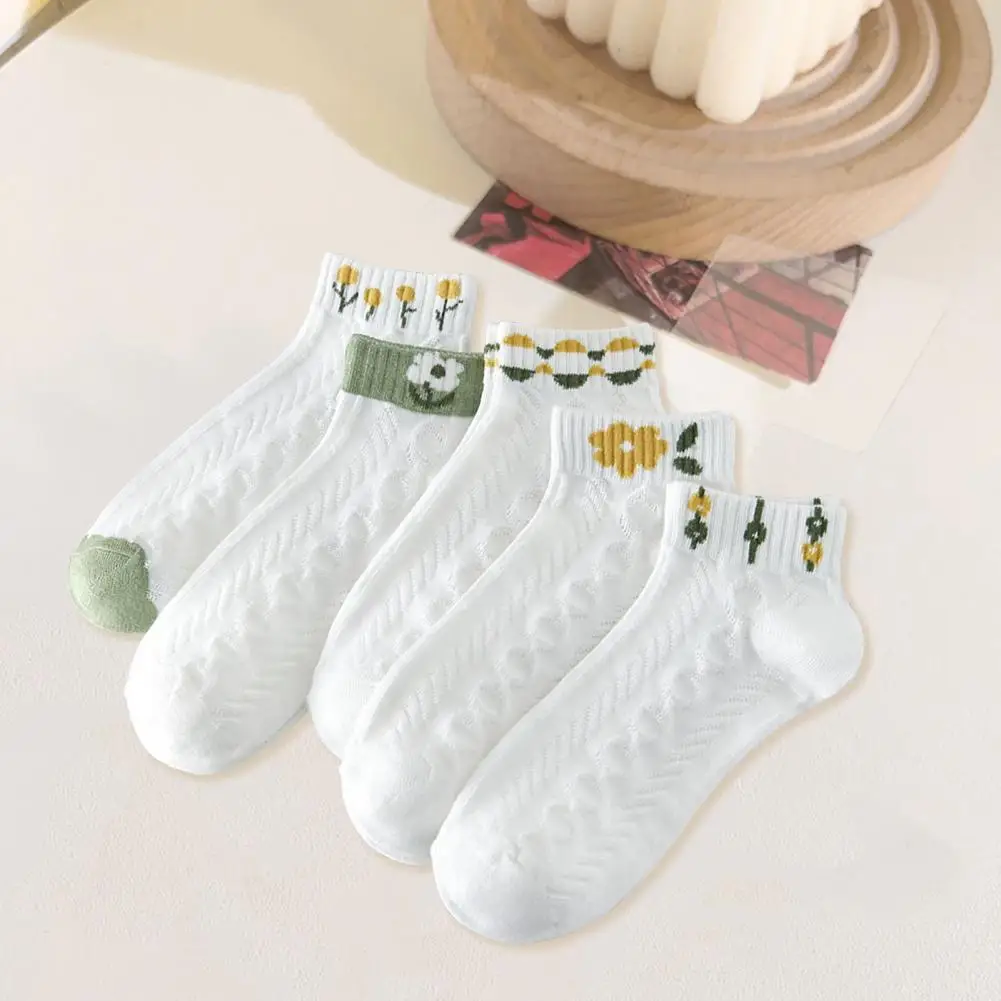 Рисунок 4 - Женские спортивные носки с цветочным принтом