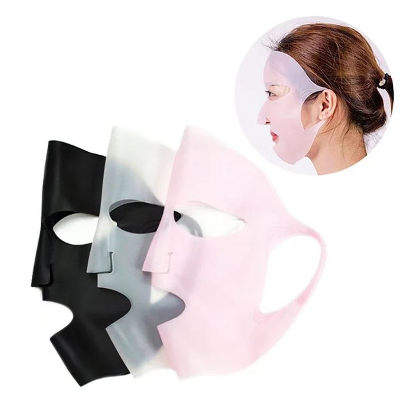 Quatre masques en silicone réutilisables pour soins du visage de couleurs différentes, disposés en éventail
