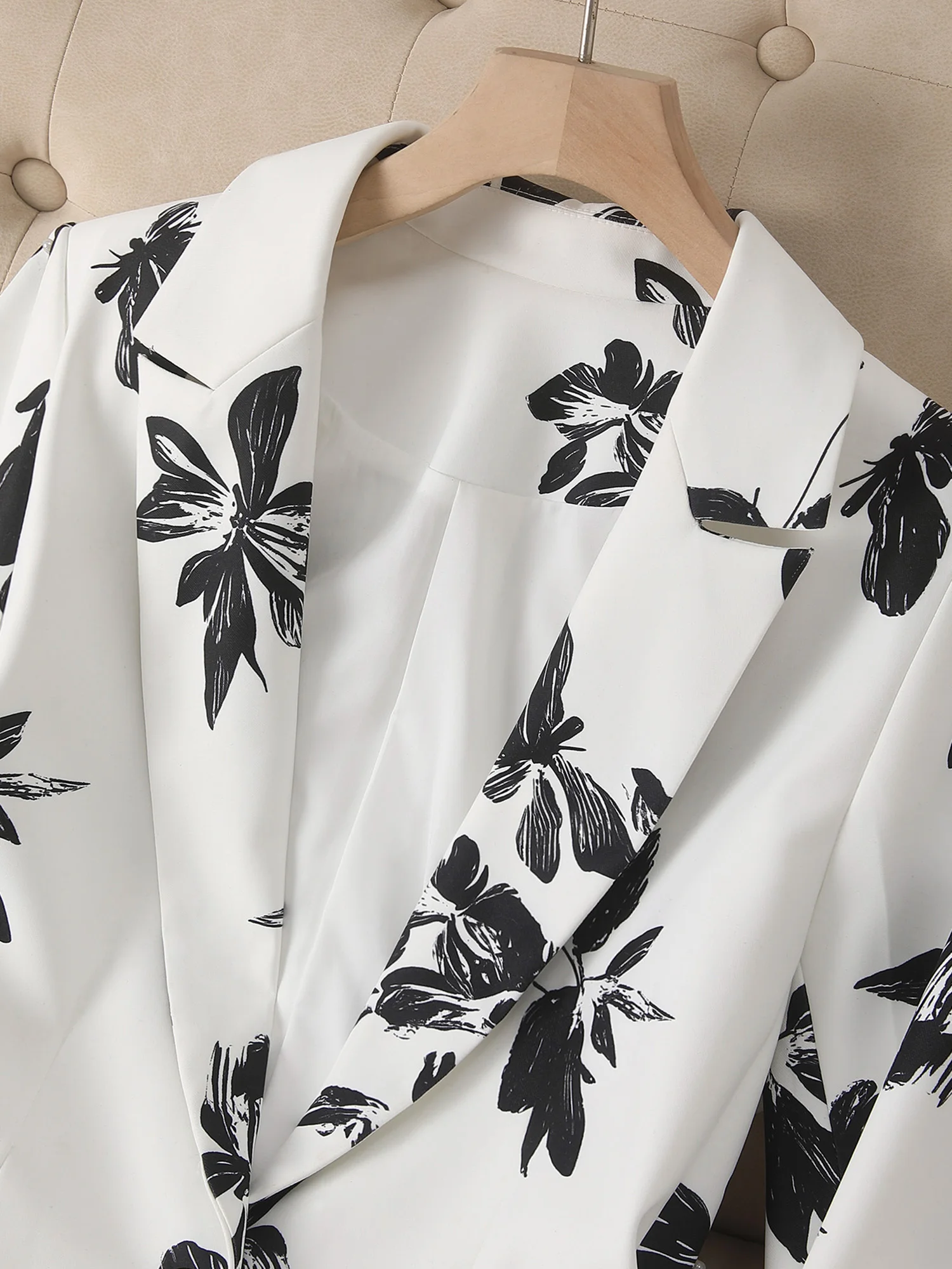 Eleganter Langarm-Blazer mit Blumendruck für Damen – schicke Jacke mit V-Ausschnitt und Taschen, stilvolle Oberbekleidung – Detail 17
