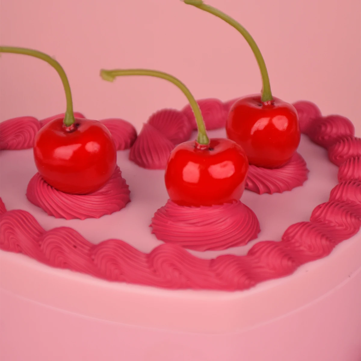 Jewelry Box 5.9Inches Vintage-Style Heart-Shaped Cherry Fake Cake Jewelry Box with Mirror Simulation Strawberry Cake