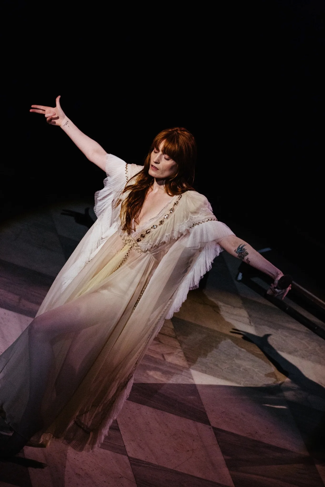 thumbnail image 1 of Póster fotográfico de concierto de la cantante británica Florence Welch, impresiones en lienzo, arte de pared para la habitación del hogar, para fanáticos de la música de Florence Welch, 1 of 5