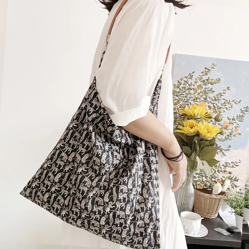 BYMONDY Women's Shoulder Bag Retro Animal Prints Cotton Cloth Big Shopping Bag for Women Vintage Casual Handbag Book Tote Bags
