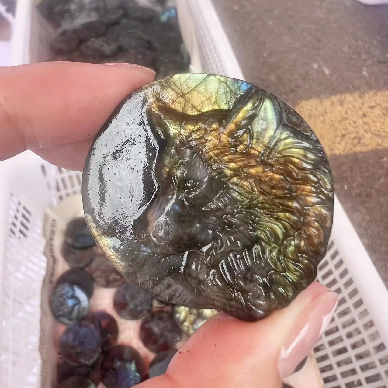 Natural Labradorite Crystals Stone Carved Wolf Animal Sculpture Healing Reiki Collectible Figurine Halloween Gift Home Deco