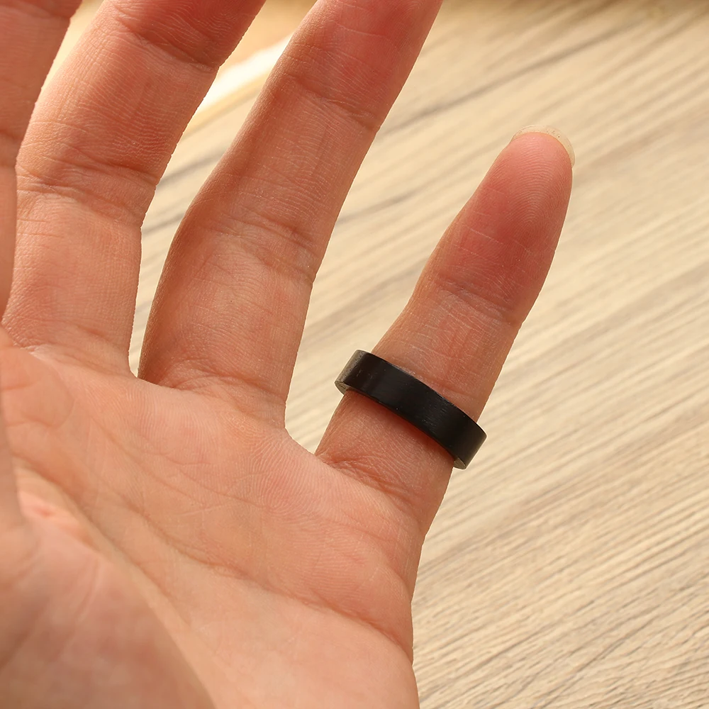 Fashion Blood Sandalwood Ebony Wood Ring Men Women Retro Natural Wood Ring Pagan Pull Finger Women's Jewelry Gift