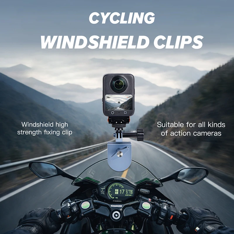 Support de fixation pare-brise moto en aluminium vu de côté, avec une GoPro installée, sur fond flou.