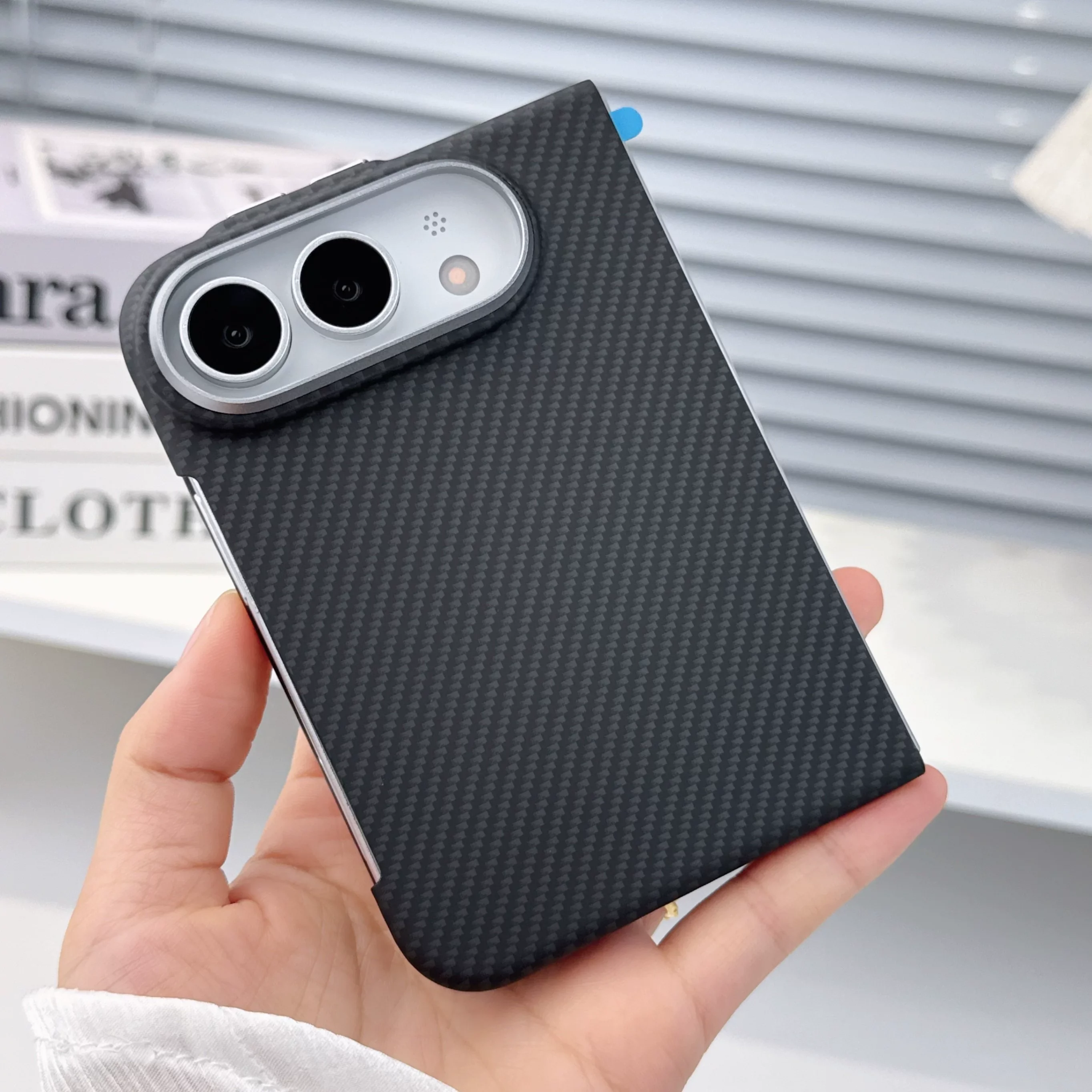 Ultra-Thin Carbon Fiber Texture Magnetic Case