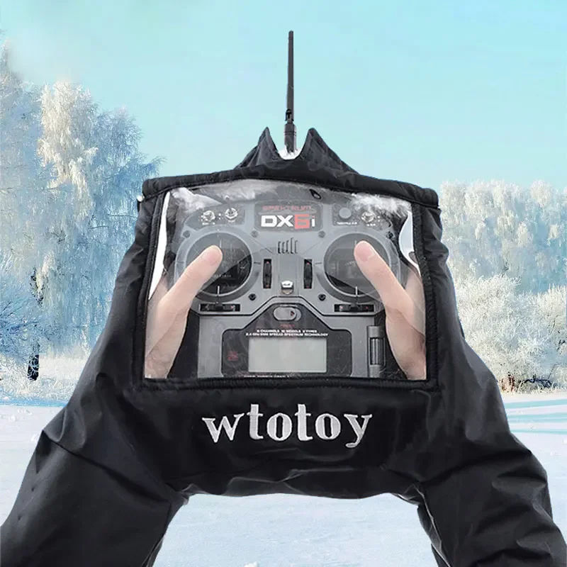 Gant pour télécommande FPV avec ouverture tactile, maintenant les mains au chaud lors du pilotage.