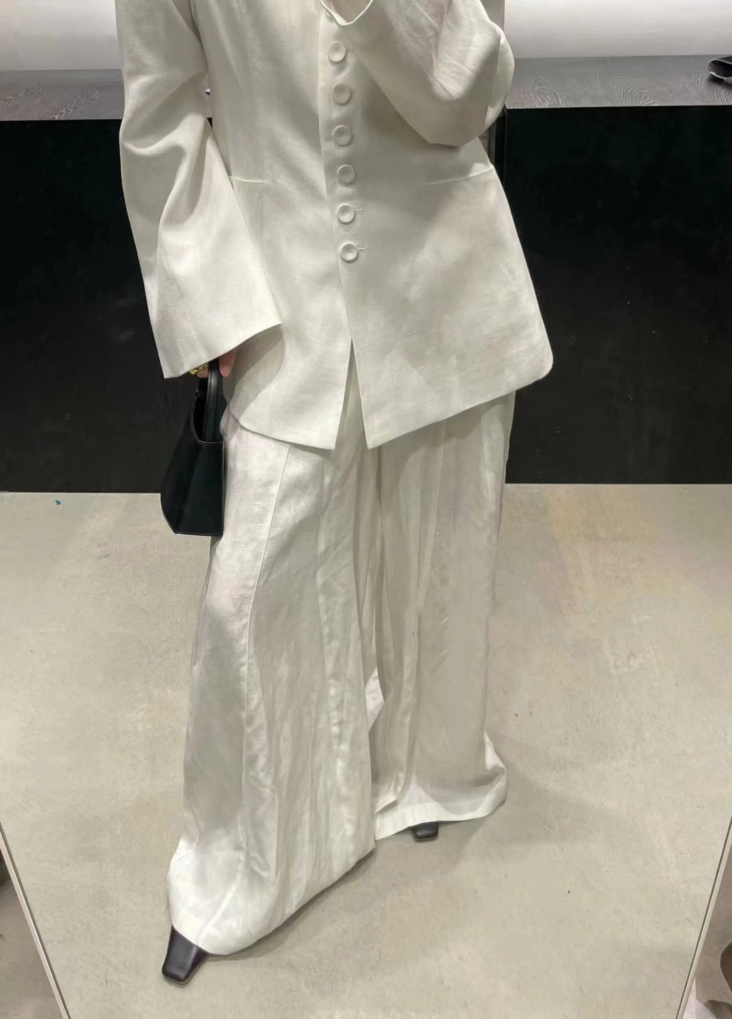 V-neck single breasted suit with waistband and three-dimensional cut suit jacket for women 6