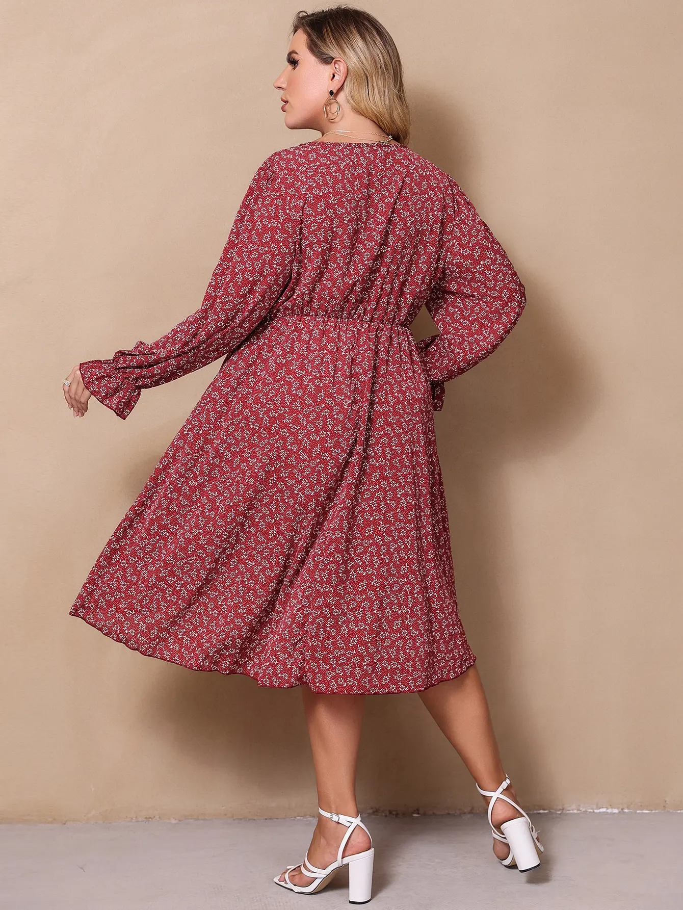 Finjani Plus Size Dress V-neck All Over Floral Print Flounce Sleeve Shirred Dresses  Plus Size  2023 New Women's A-line Dress