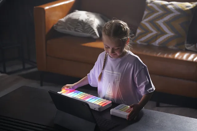 PopuPiano Smart Portable Piano LED Light 29-key 7 Octaves With 