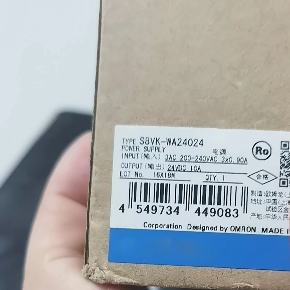 

S8VK-WA24024 10A 24VDC 3PHS 200V PWR SUP импульсный источник питания