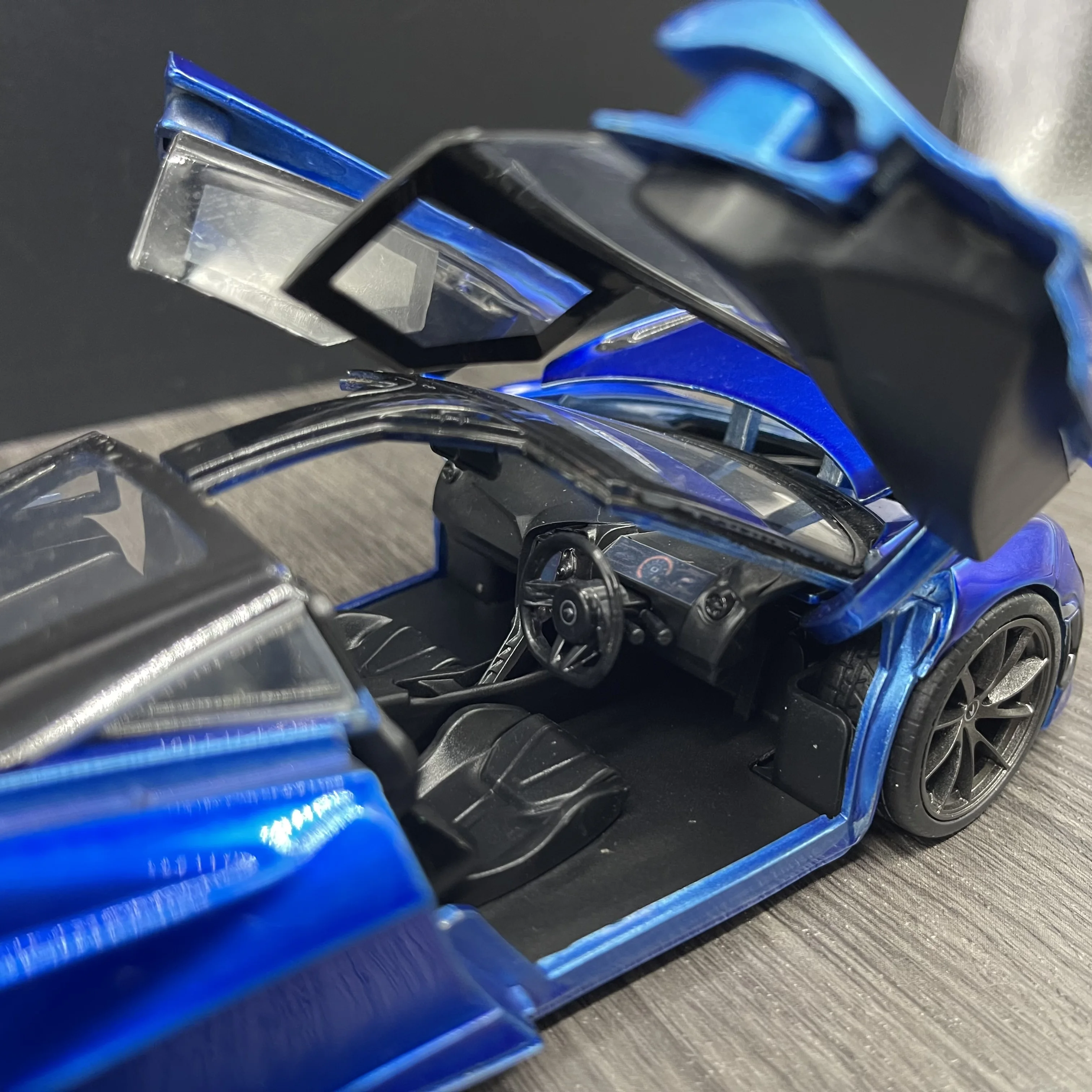 Игрушка Jada McLaren 720S синяя и темно-синяя с черным топом 124 литая модель автомобиля игрушки для детей и взрослых (art.: 3920c41bb9341) - 3920c41bb9341