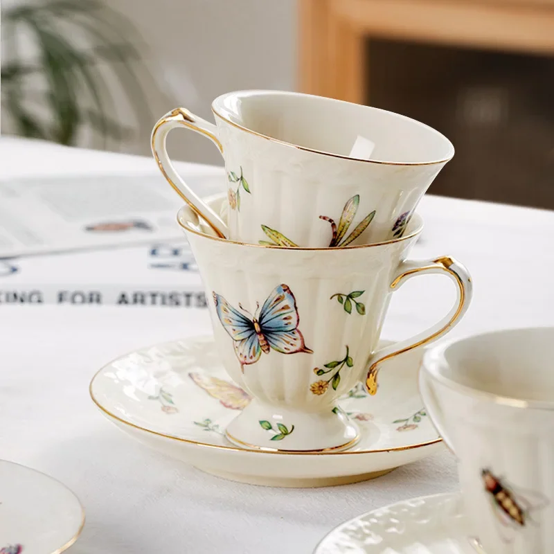 1PCS Europe Ceramic Mug Coffee Cup Saucers Set Set With Dessert Plate Spoon Insect Cup Espresso Cups Drinkware Teapot