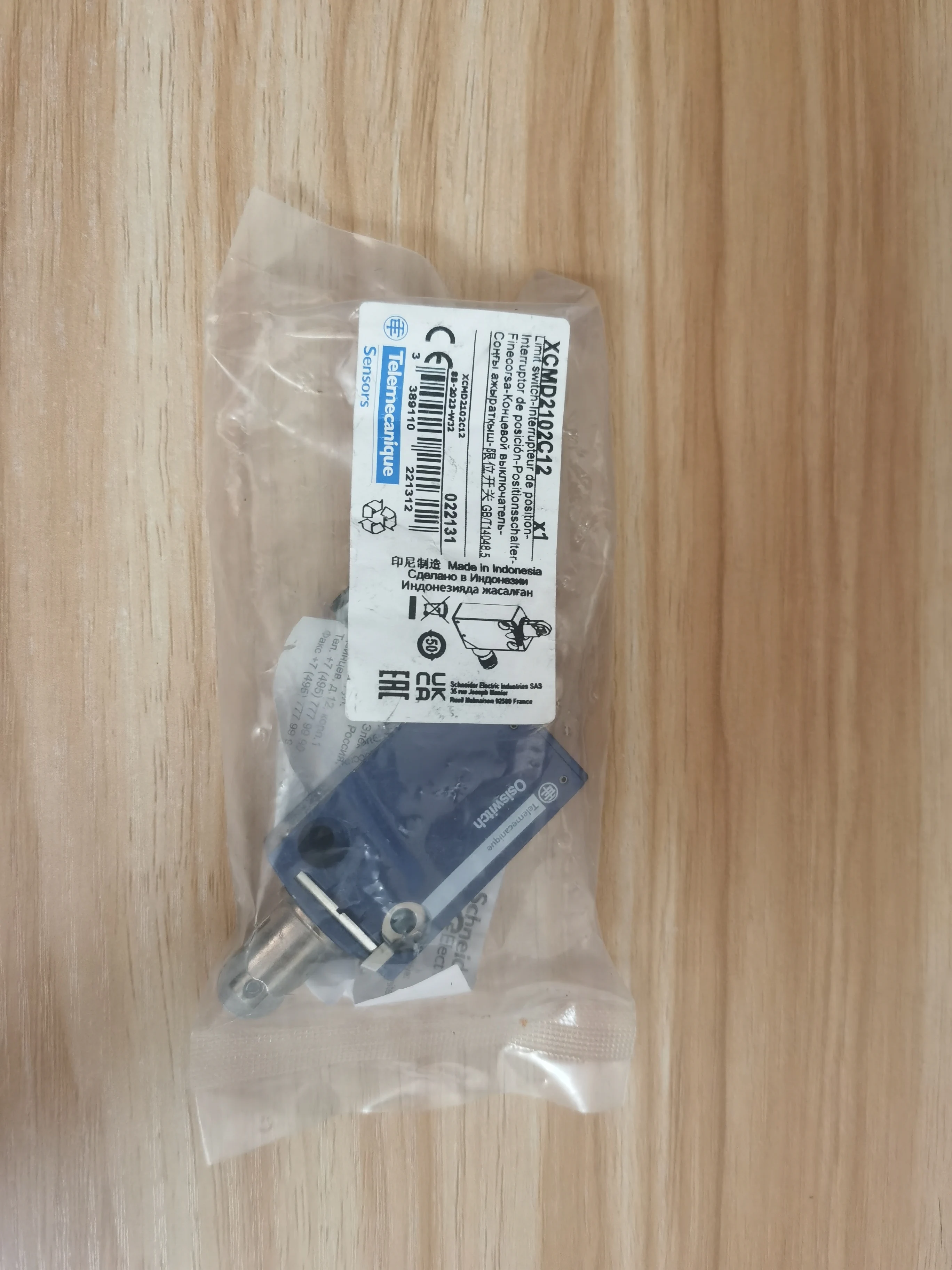 

New Schneider XCMD2102C12 Limit Switch