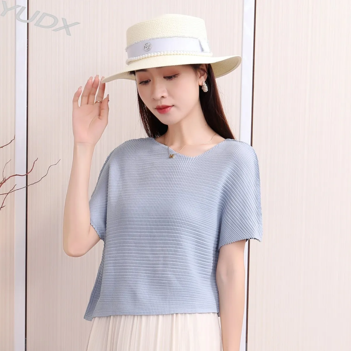 

Miyake High Quality 2023 Summer New Casual Versatile Fashion Slant Collar with Sleeves Pleated Solid Colour T-shirt Women's Tops