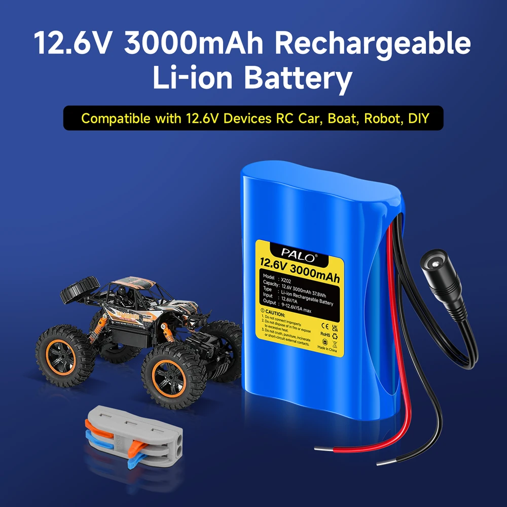 Batterie RC LiPo 3.7V 500mAh posée à côté de son chargeur, vue d'ensemble