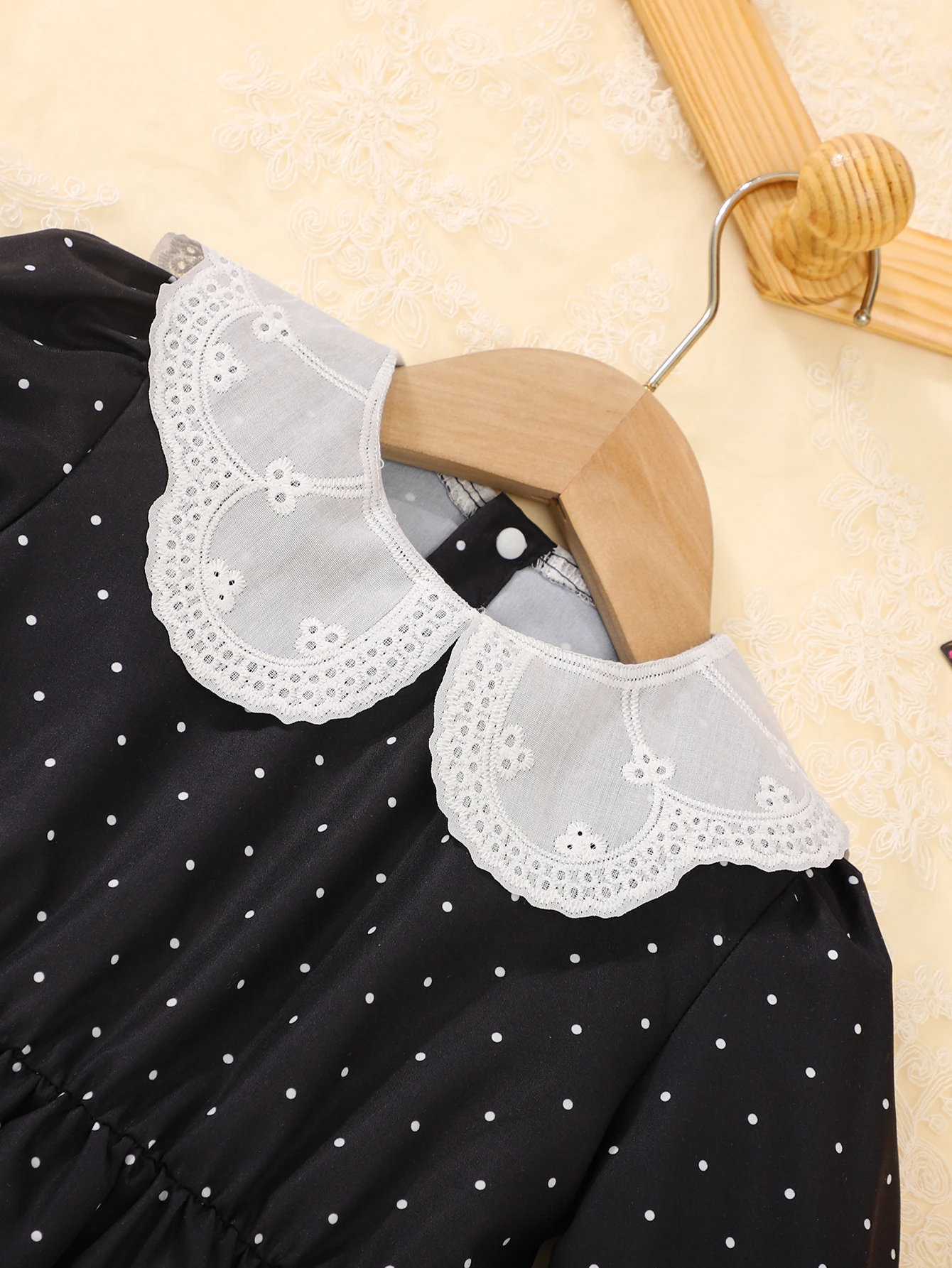 فستان كاجوال كلاسيكي للفتيات في الخريف والشتاء، فستان طويل بياقة من الدانتيل وطباعة منقط للفتيات الصغيرات