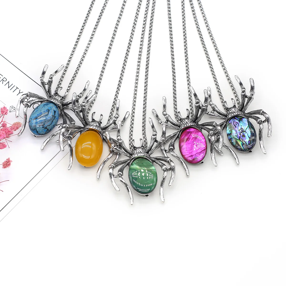 

Natural Stone Shell Necklace Insect Shaped Metal Chain Pendant Exquisite Charm Made Women's Necklace Jewelry Accessories Gifts