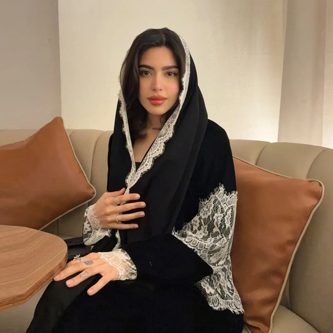 طقم عباءة من قطعتين بلمسات دانتيل - 2