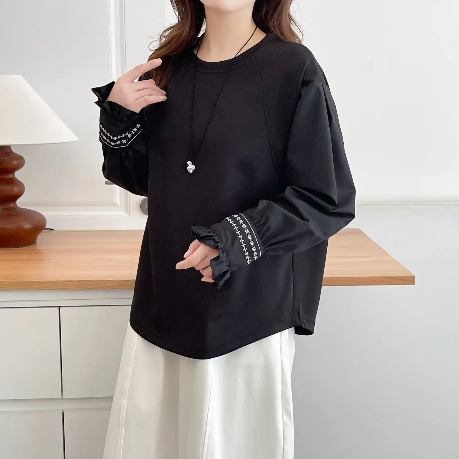Fashion Plus Size Women's T-Shirt Autumn New Lace Embroidered Cuffs Long Sleeve Tops 2582
