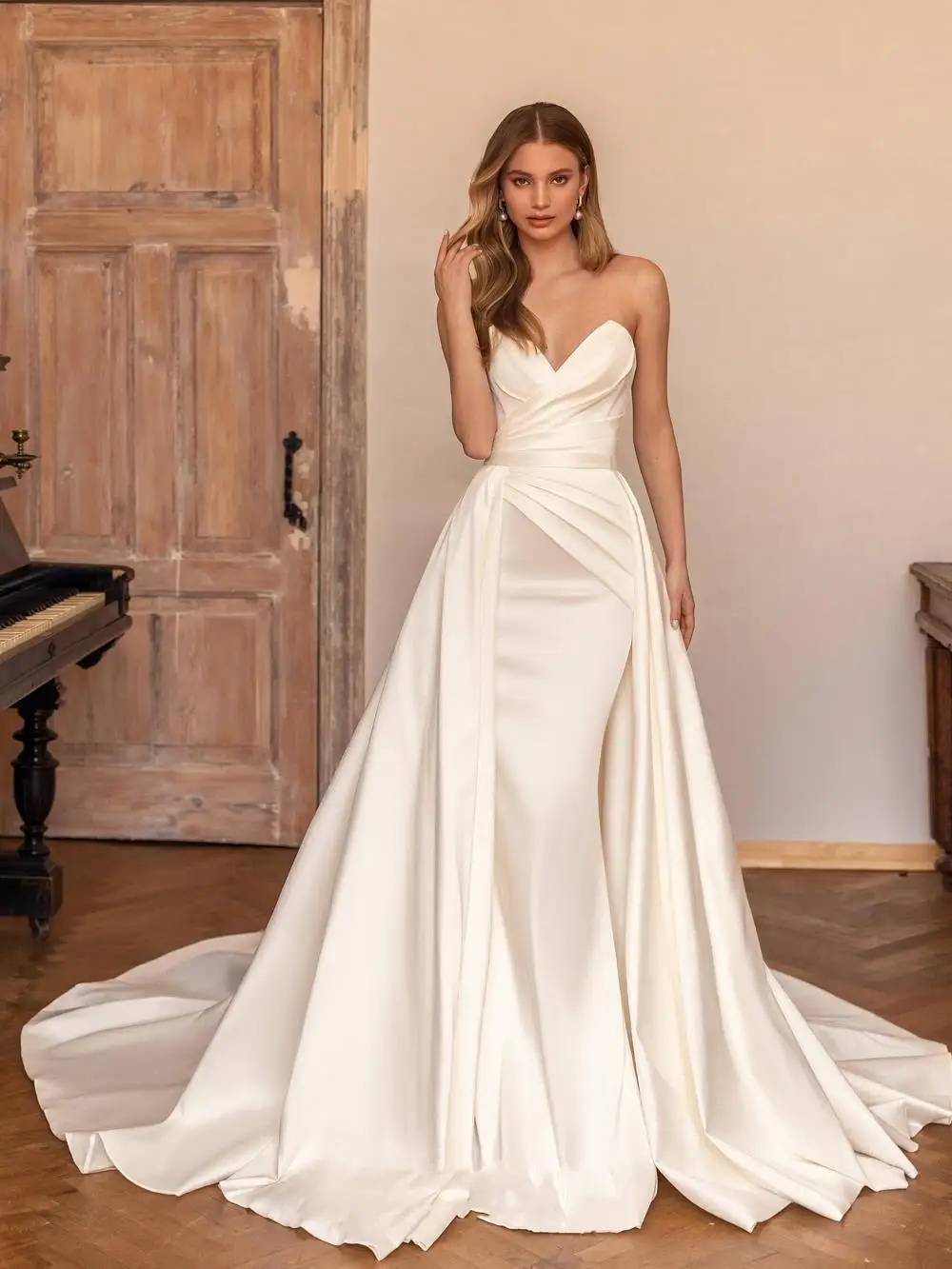 

SHUIYUN New Customized Hip Wrap Satin Strapless Wedding Dress with Detachable Tail Ladies Elegant Banquet Dress