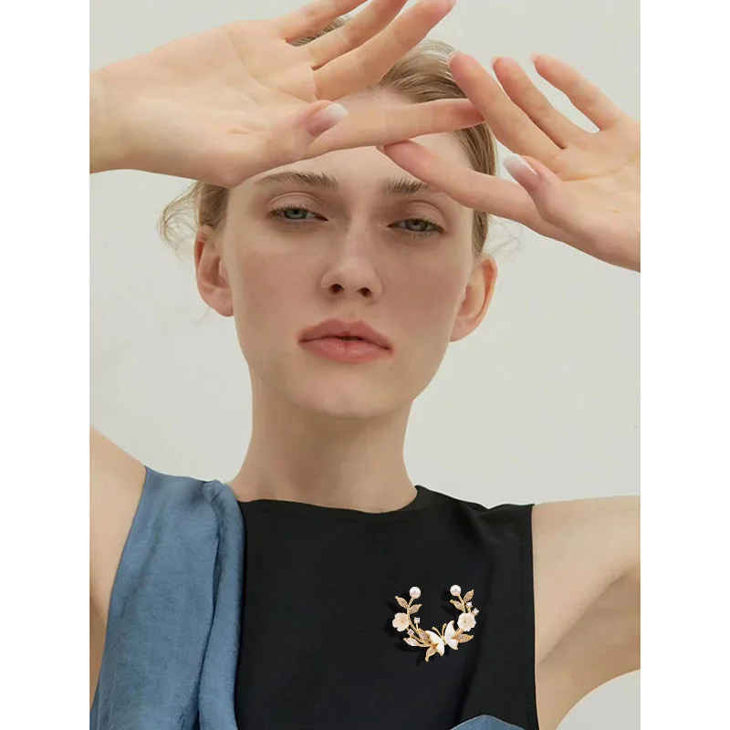 Luxury High-End Flower Butterfly Shell Brooch Suit Coat Elegant Corsage Women Neckline Pin Accessories Fashion Jewelry Gift 6012