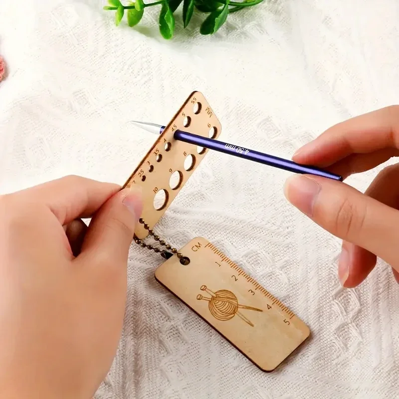 Description Picture 3 of itemWooden Knitting Needle Gauge Ruler Knit Crochet Hooks Measure Tool DIY Craft Sewing Accessory Knitting Tool Travel Set