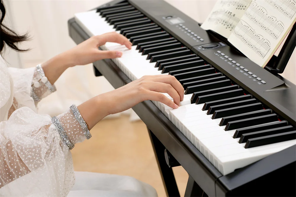 88 Key Piano with MIDI and Velocity Keyboard Instruments Plastic Keys Digital Synthesizer Music Keyboard for School