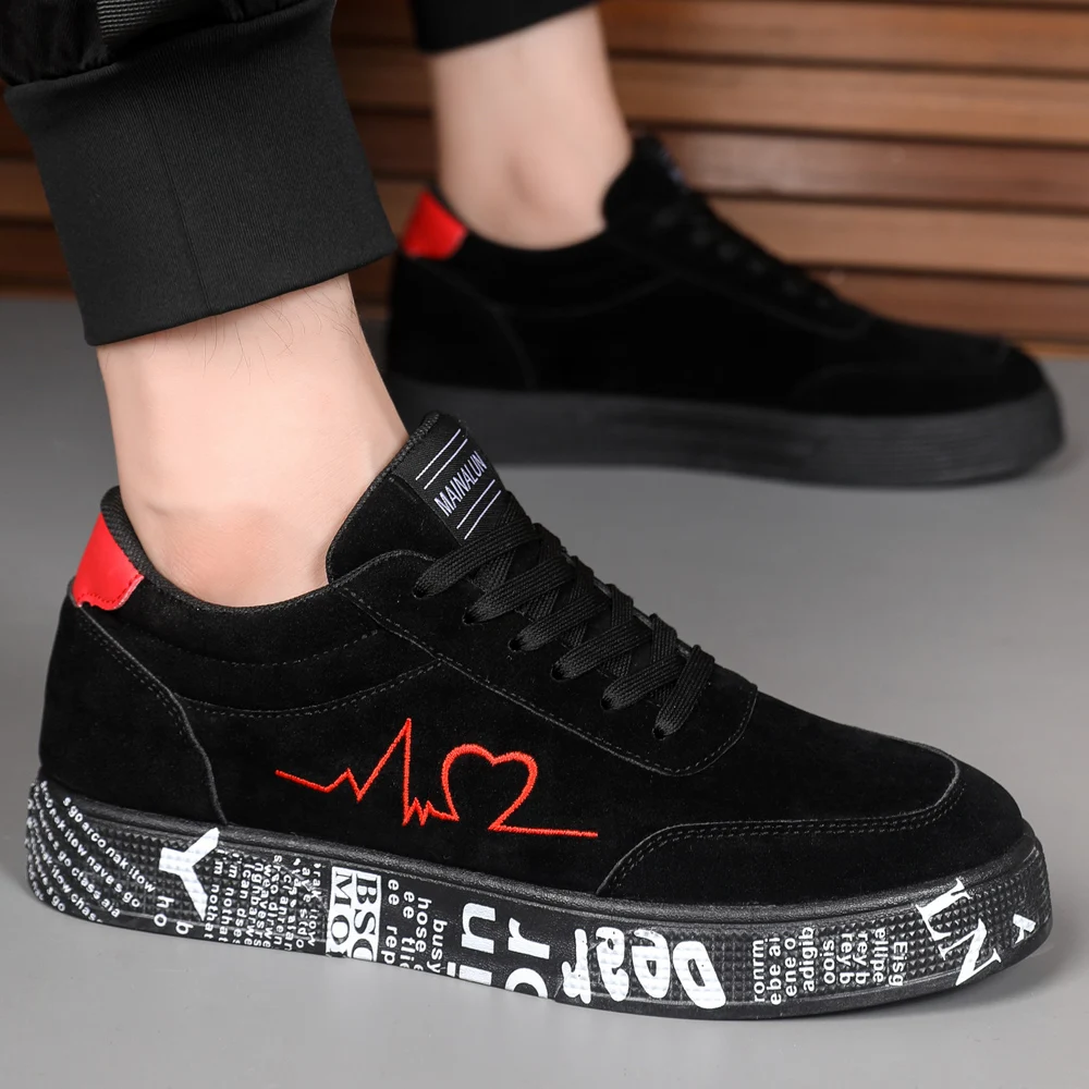 Men's lightweight casual sneakers. Everyday outdoor running and skate shoes for men. Colors: black and red. Sizes: 3