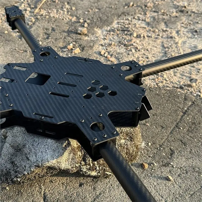 Kit cadre FPV 15 pouces fibre carbone pour drone freestyle RC - BTLIFE, vue latérale du châssis avec supports de moteur.