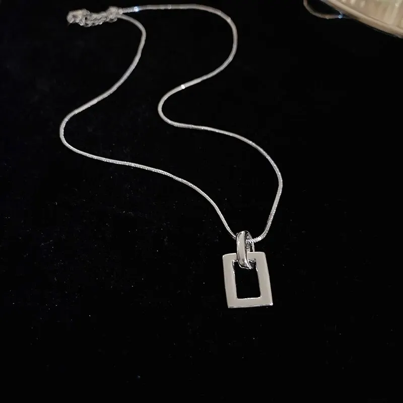 قلادة قلب من التيتانيوم الصلب للنساء ، مزاجه بسيط...