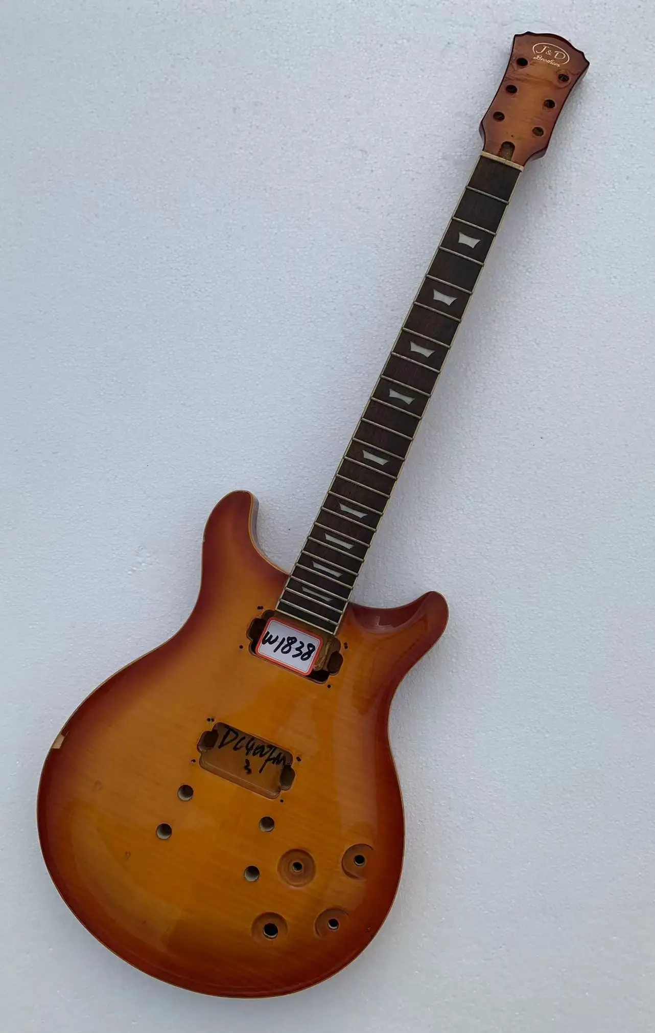 

DIY Custom 6 Strings Electric Guitar Guitarra Flame Maple Top without Hardwares in Stock Discount Free Shipping W1838