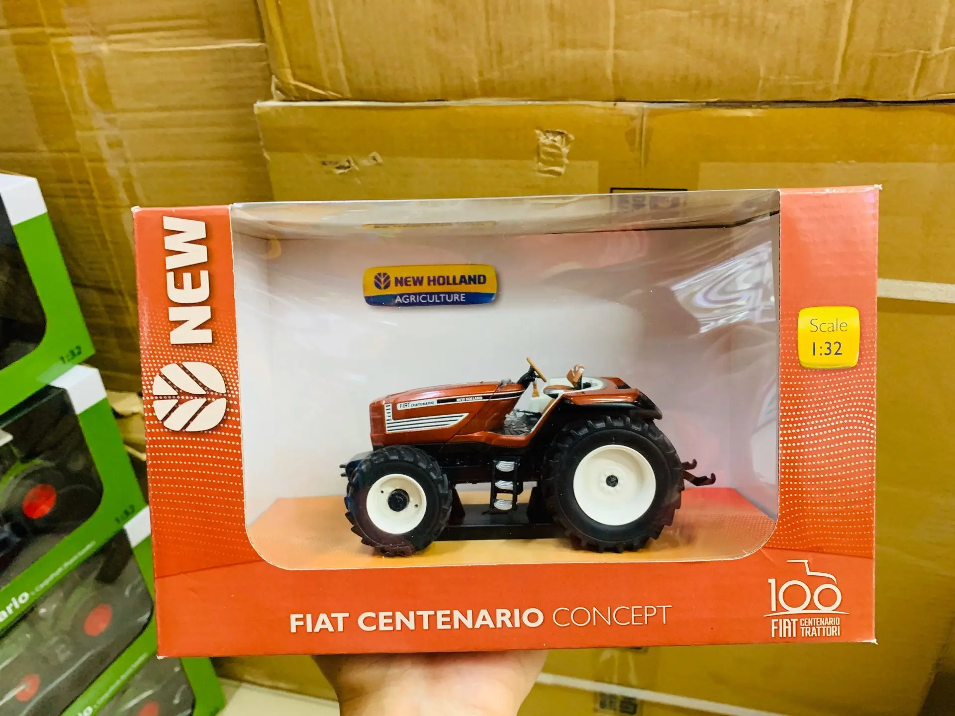 1:32 Scale Die-Cast Model Centenario Concept Agricultural Tractor UH5382 New in Box