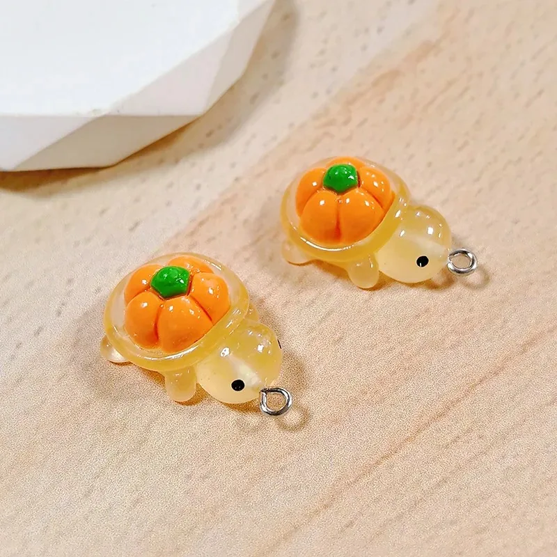 10 Stück im Dunkeln leuchtende Frucht-Schildkröten-Harzanhänger, Cartoon-Tieranhänger für DIY-Schmuck, handgefertigte Ohrringe, Armband-Accessoires – Detail 8