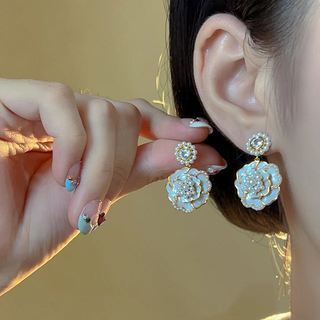 2023 Fashion Trend Retro French High-end Elegant Pearl Camellia Earrings  Elegant Temperament Ladies Jewelry Birthday Gift