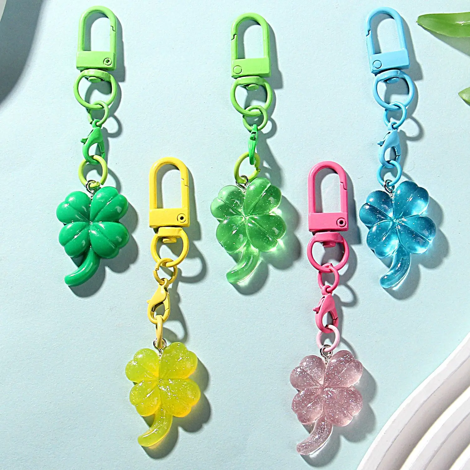 Lucky Four-Leaf Clover Keychain - Transparent Small Pendant Bag Charm, Cute Gift for Good Fortune