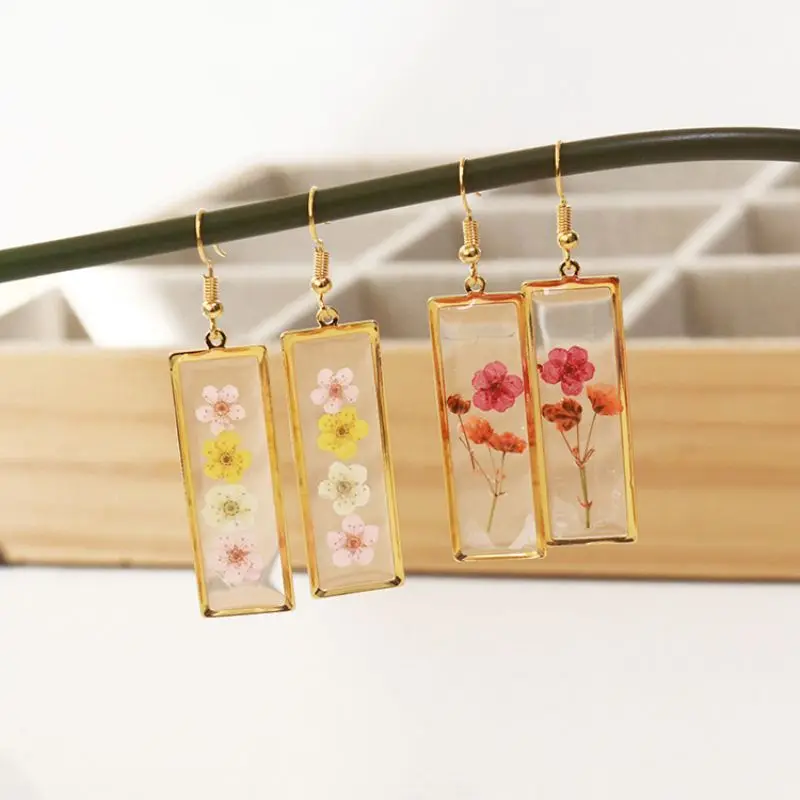 Рисунок 2 - Женские серьги из натуральных цветов