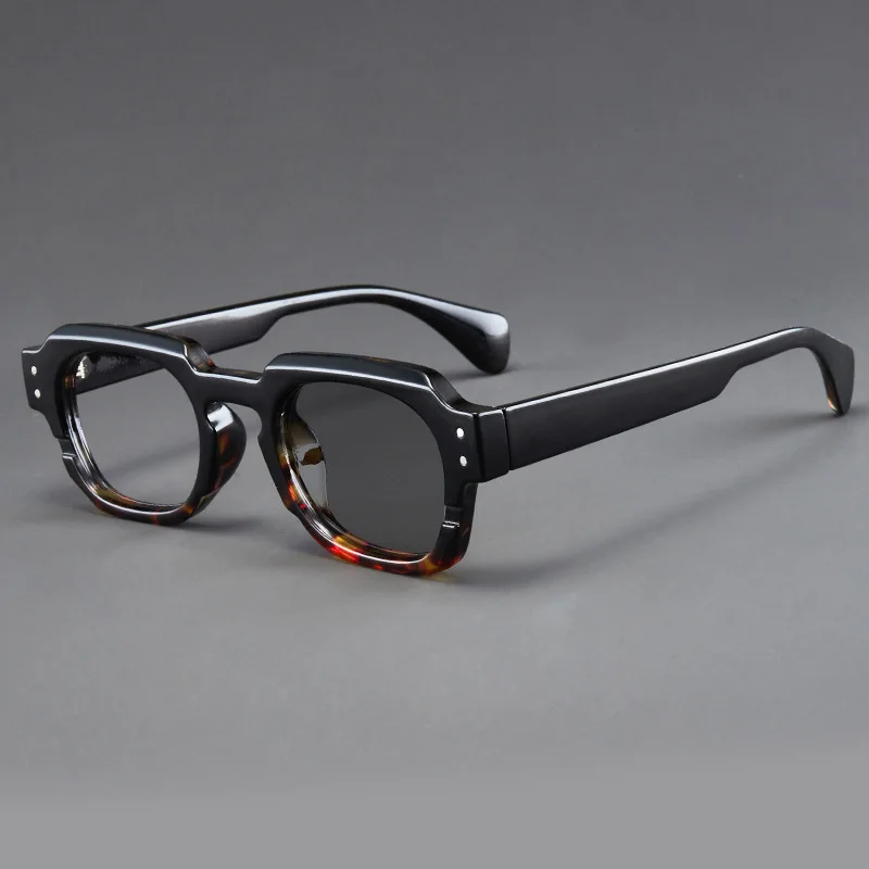 Stylish Oversized Photochromic Grey-tinted Reading Glasses for Trendy Eye Protection