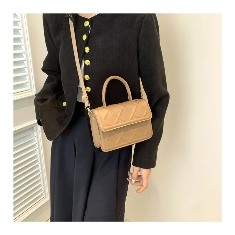 2024 Summer New Solid Color Shoulder Bag Design Fashion Simple Handheld Shoulder Crossbody Small Square Bag Trendy