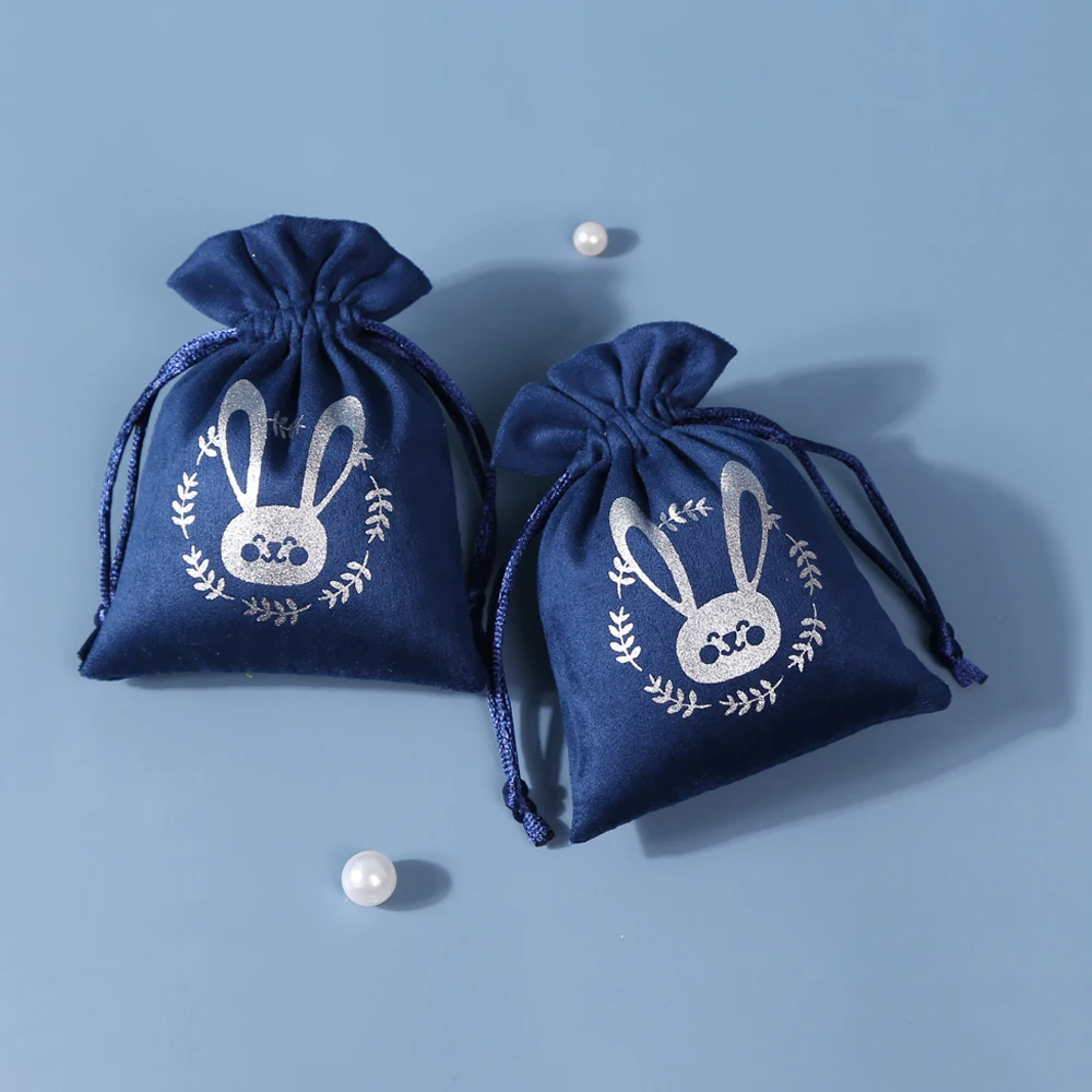 100 Stück Marineblaue Flanell-Schmuckbeutel mit individuellem Logo, schicke Hochzeitsgeschenke, Geschenktüten, Samtbeutel mit Kordelzug für Geburtstage – Detail 6